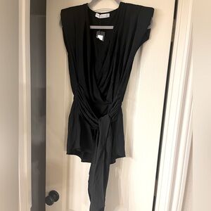 Cute black top NWT with an attached belt 🖤
